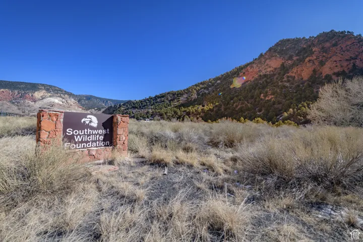 View of mountain feature