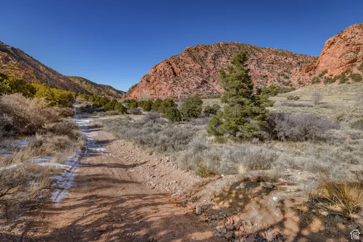 View of mountain feature