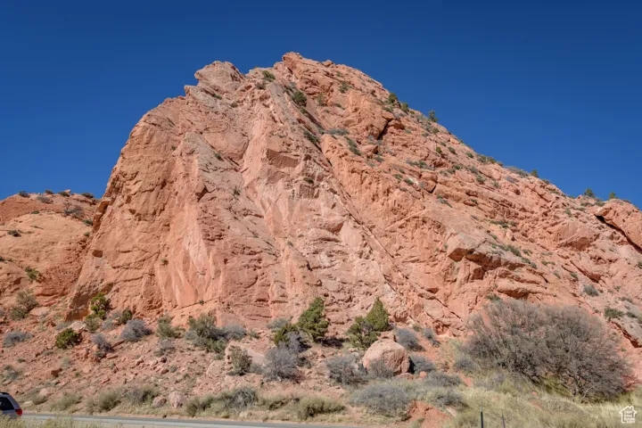 View of mountain feature