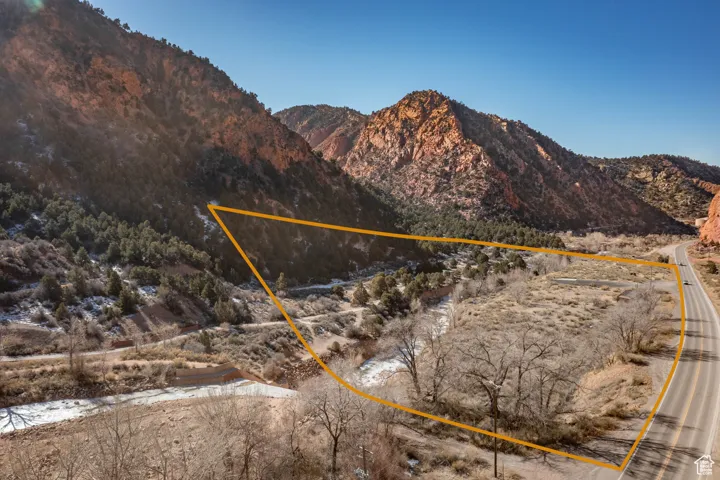 View of mountain feature