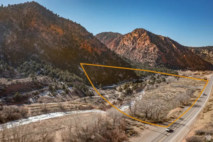 View of mountain feature