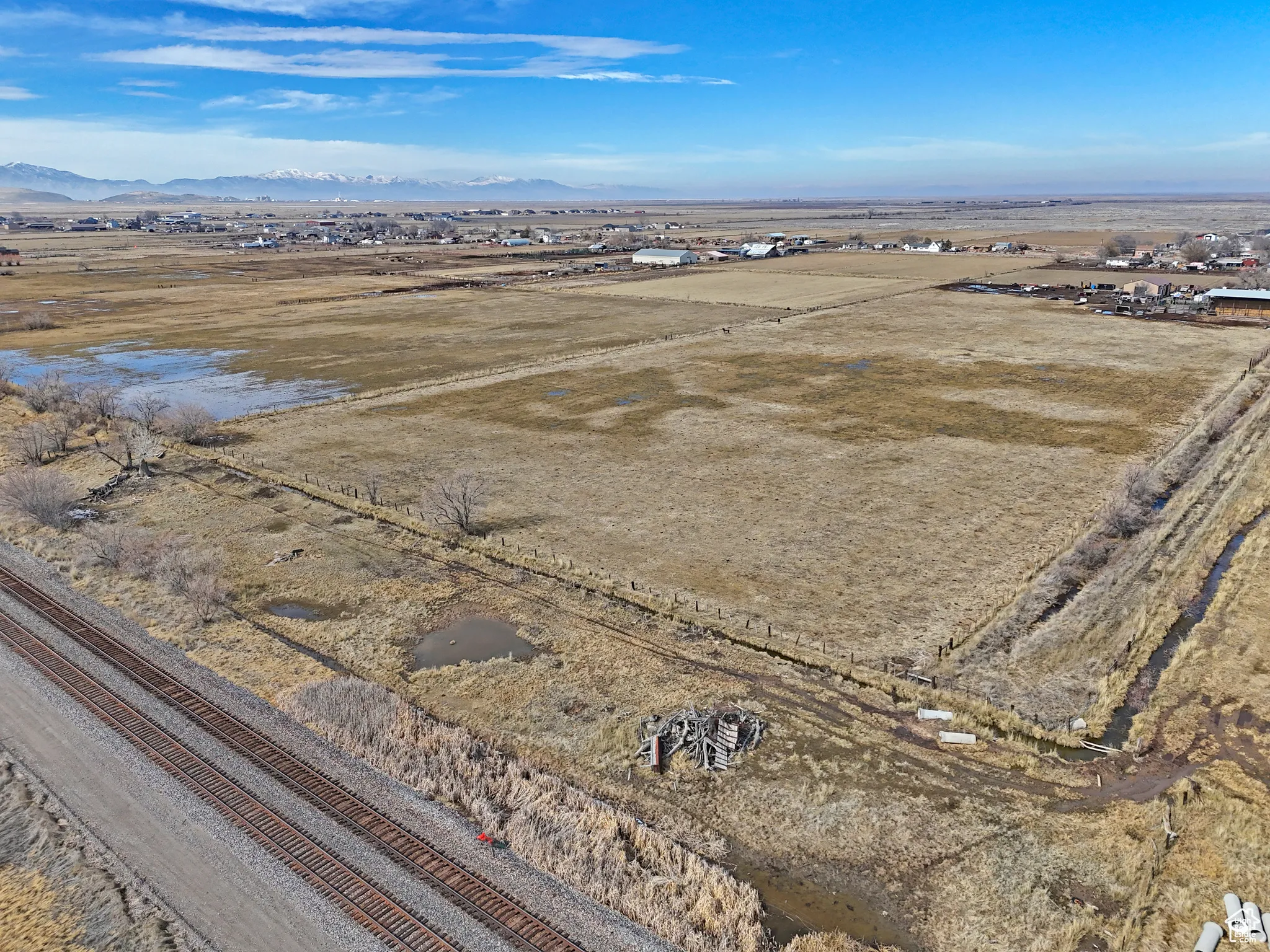 Bird's eye view featuring a rural view and a mountain view