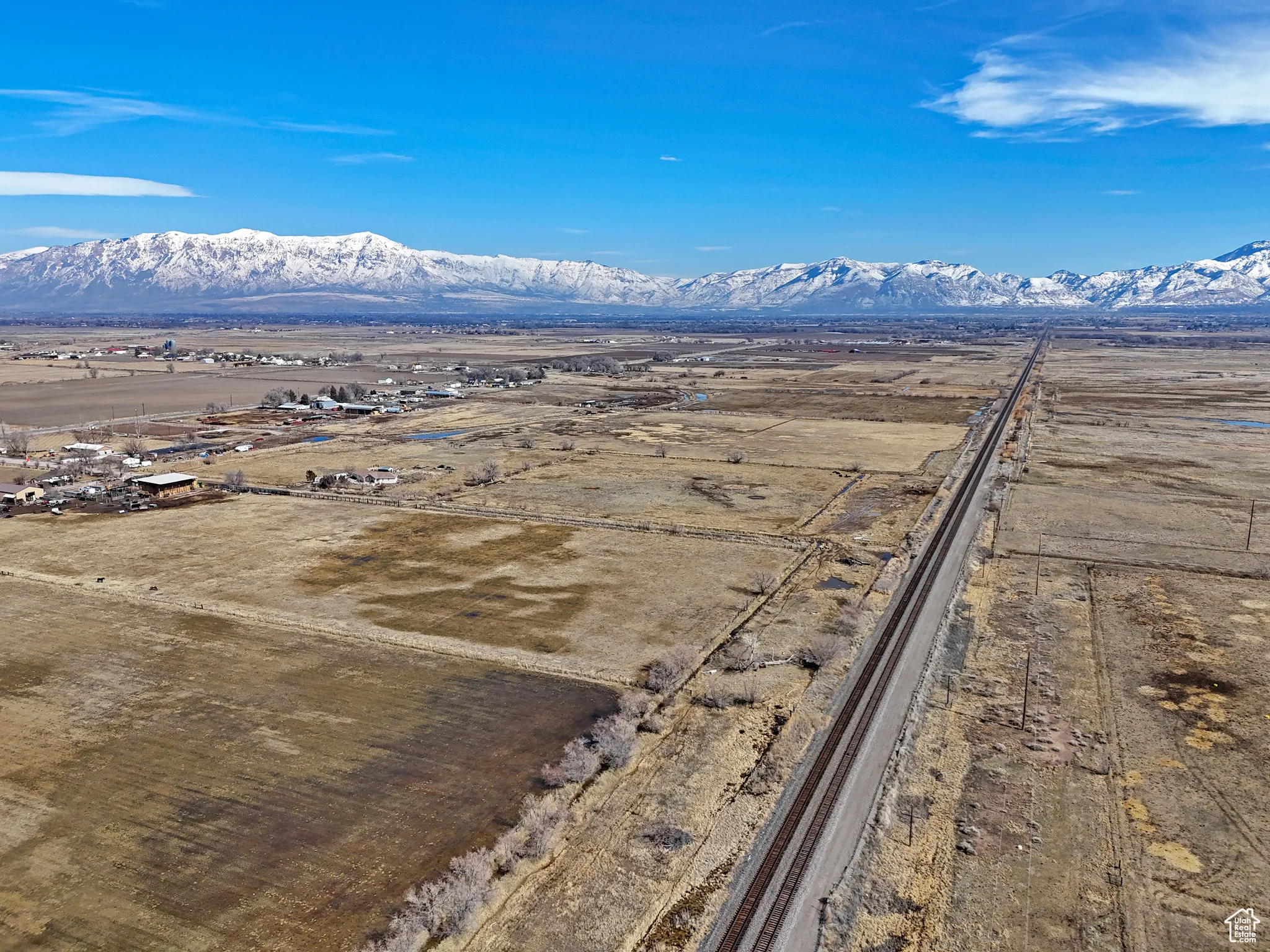 Birds eye view of property with a mountain view