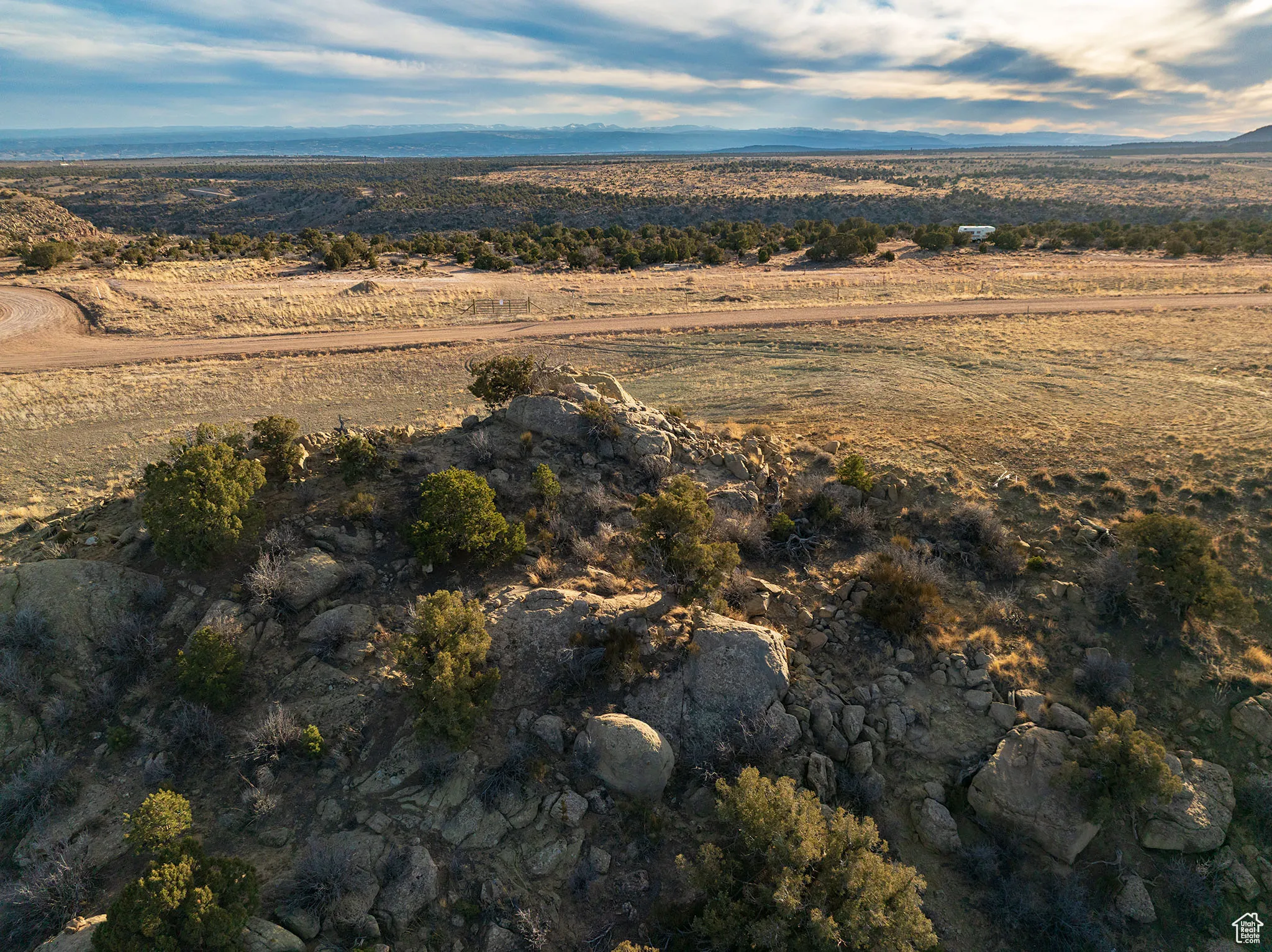 Drone / aerial view featuring a mountain view