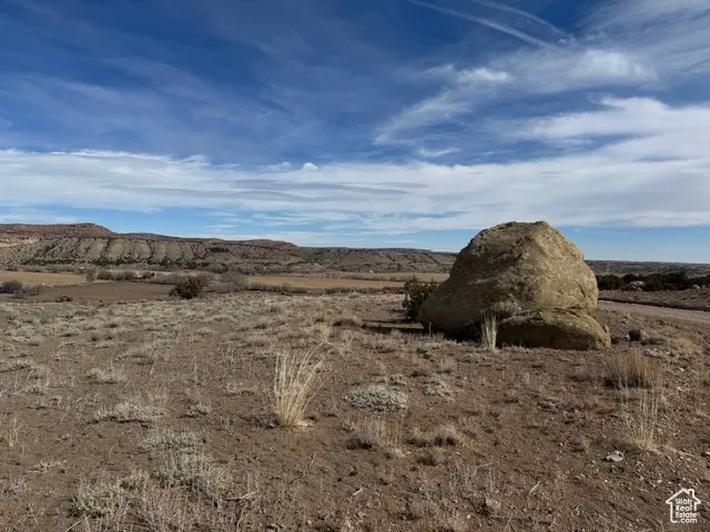View of mountain feature