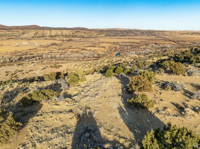 Bird's eye view with a mountain view