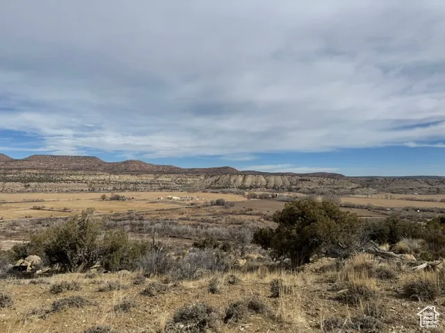 View of mountain feature