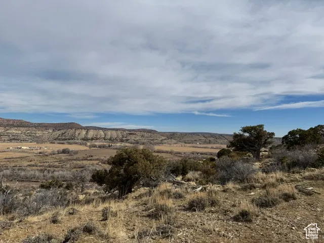View of mountain feature