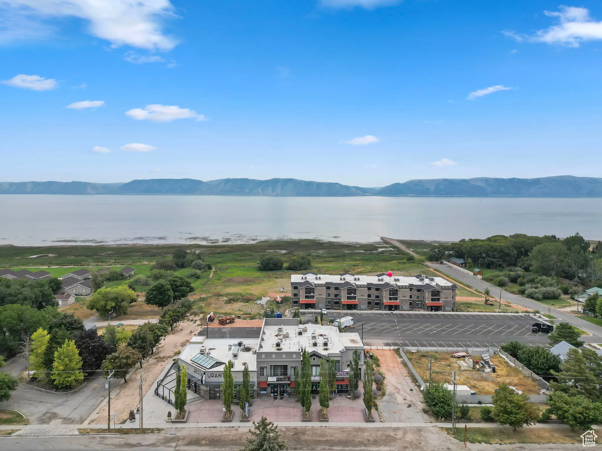 Bird's eye view of a water and mountain view