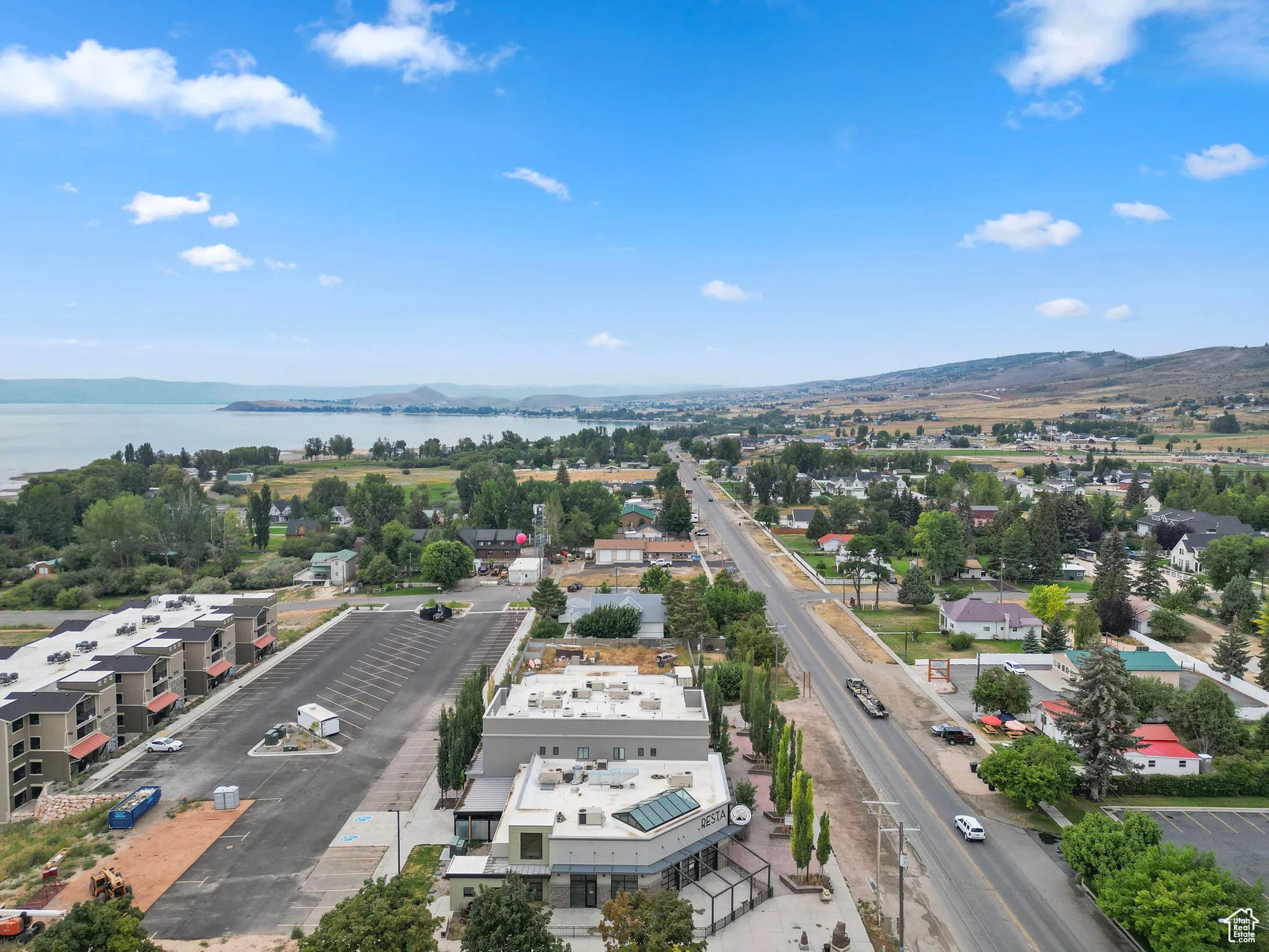 Bird's eye view of a water and mountain view