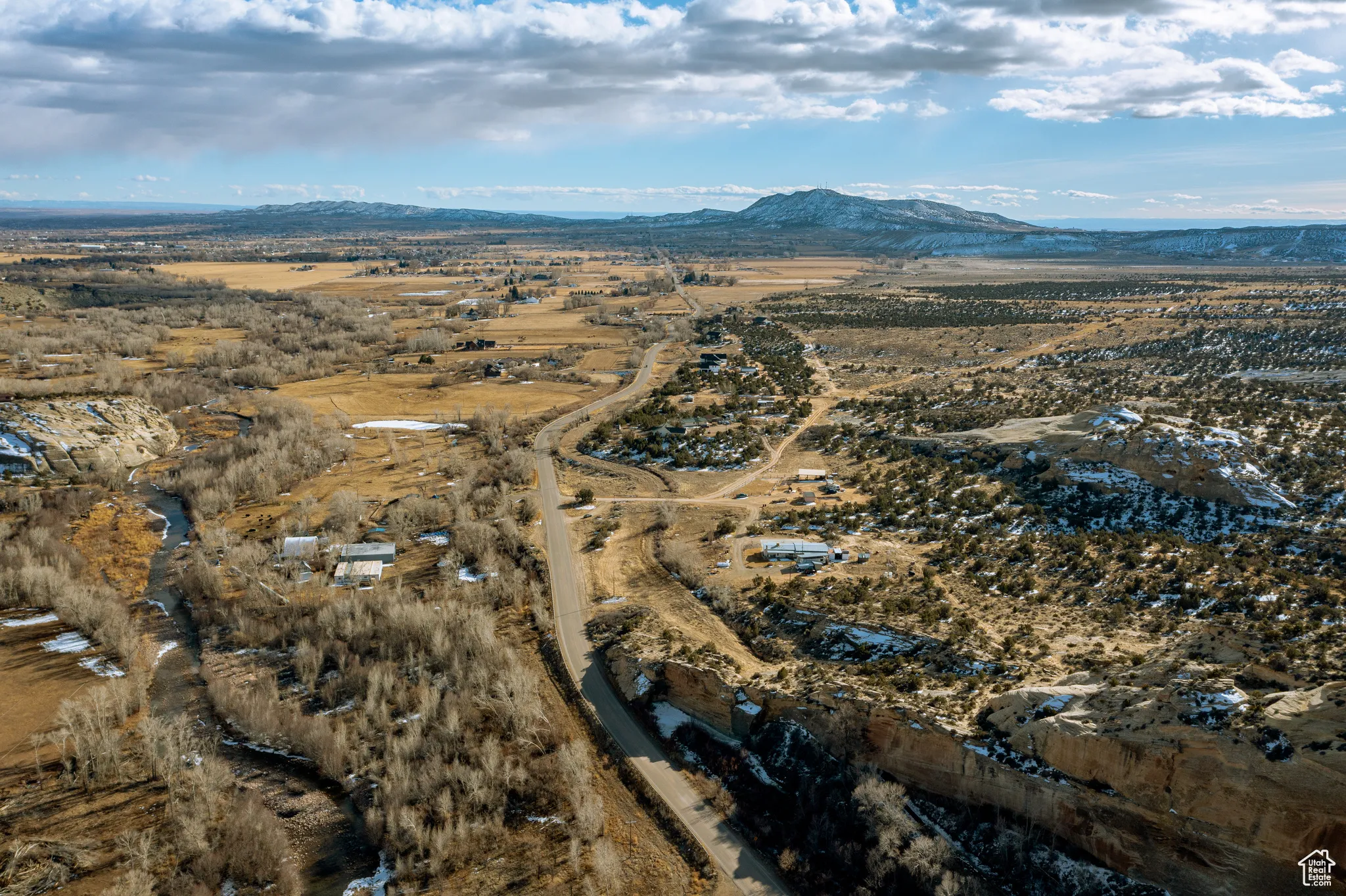 Bird's eye view featuring a mountain view
