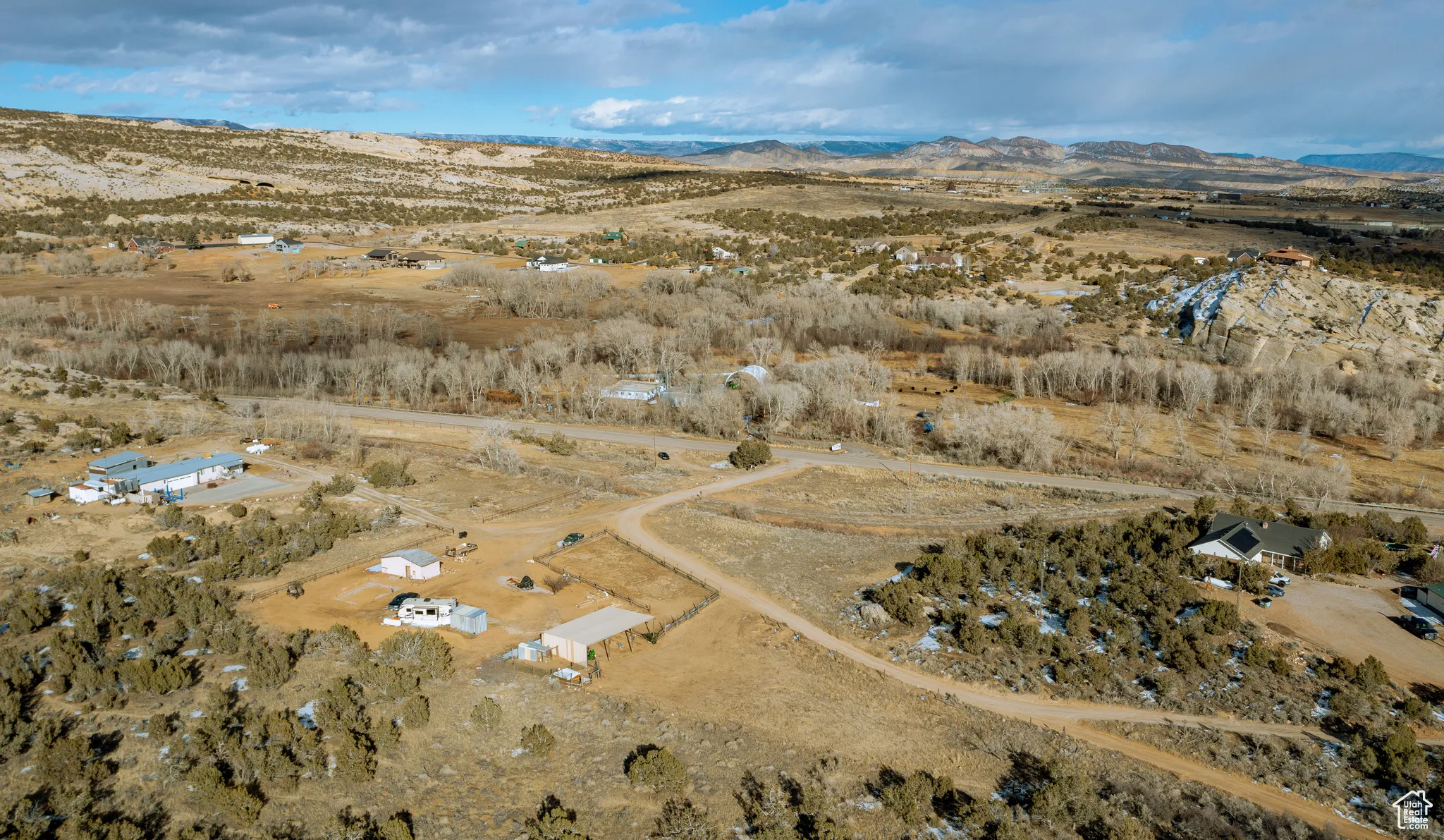 Aerial view with a mountain view