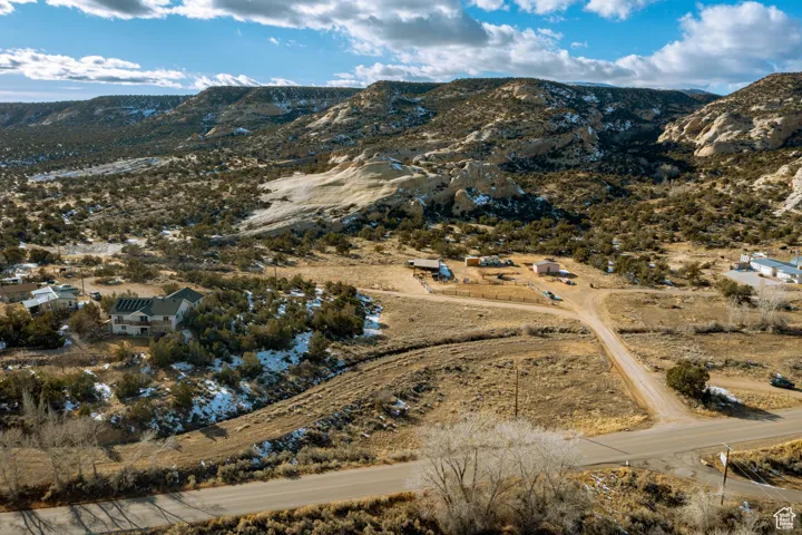 Birds eye view of property with a mountain view