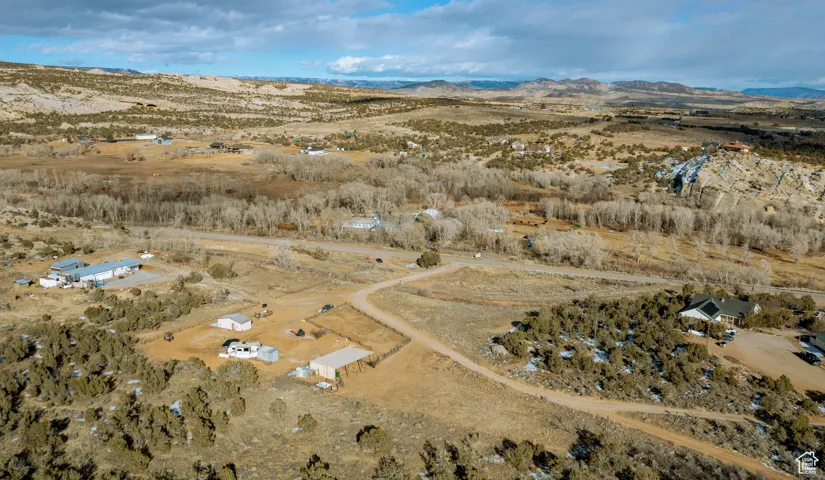 Aerial view with a mountain view