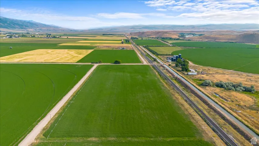 Aerial view featuring a mountain view and a rural view
