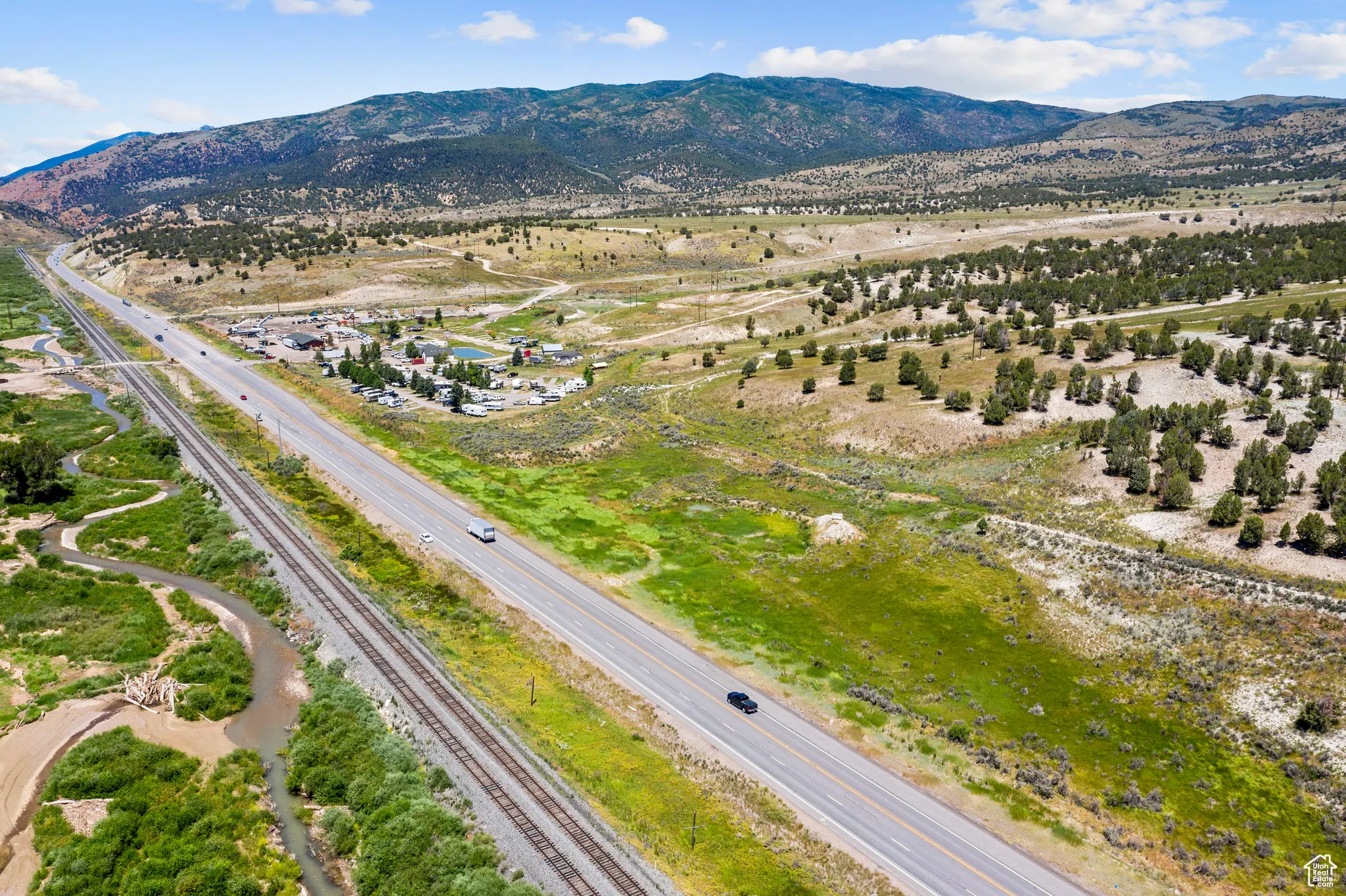 Birds eye view of property featuring a mountain view