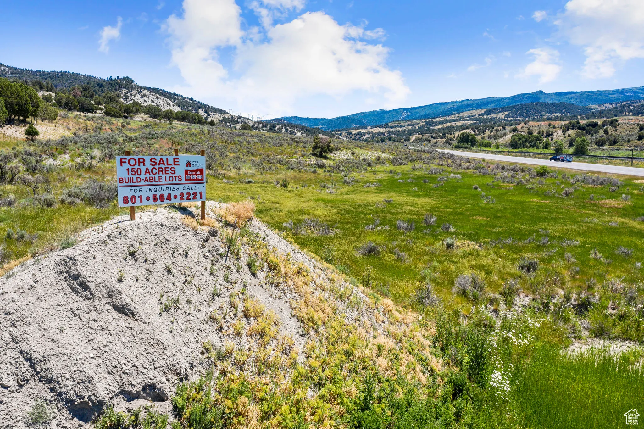 View of mountain feature