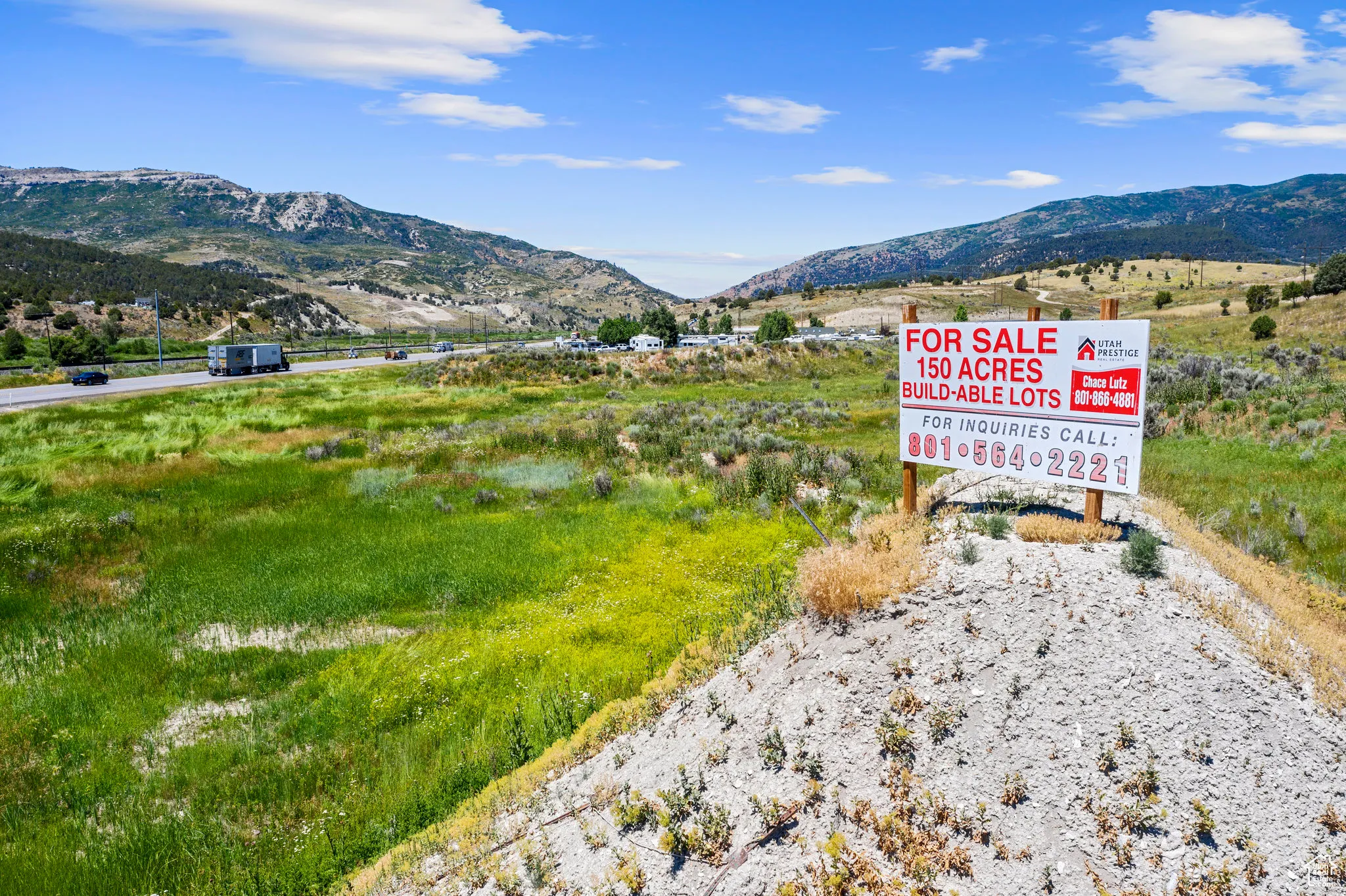 View of mountain feature