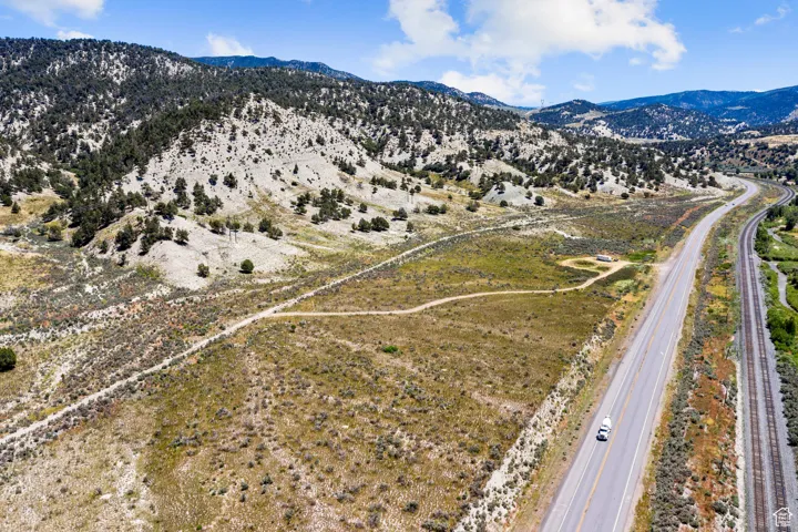Aerial view with a mountain view
