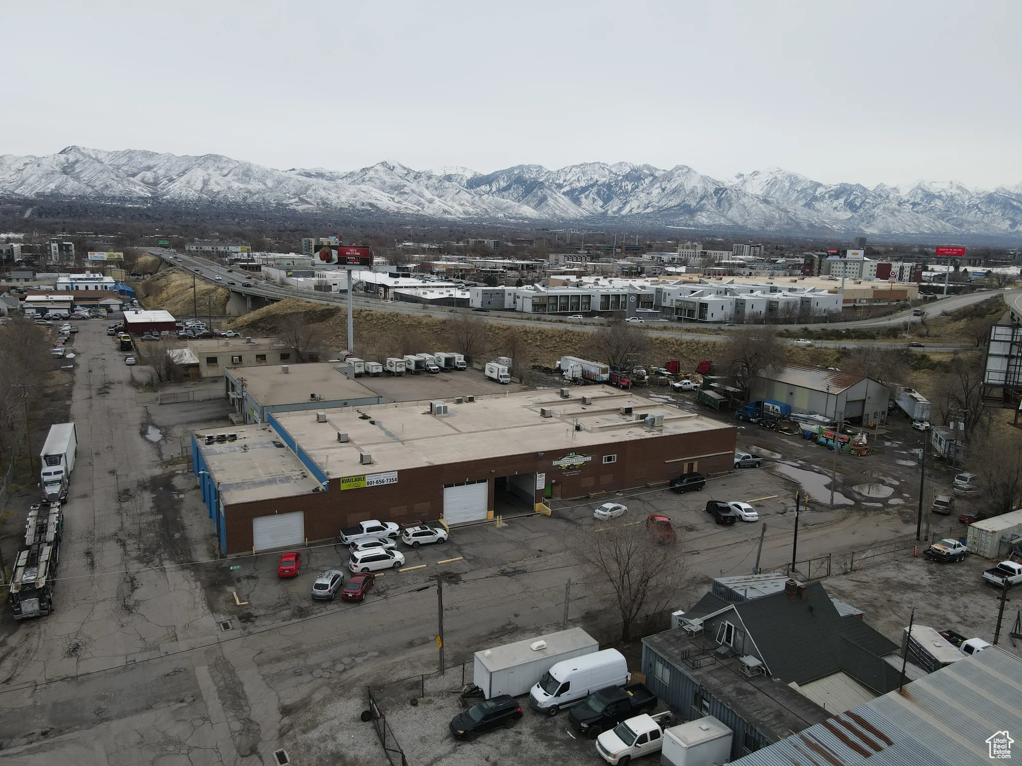 Bird's eye view featuring a mountain view