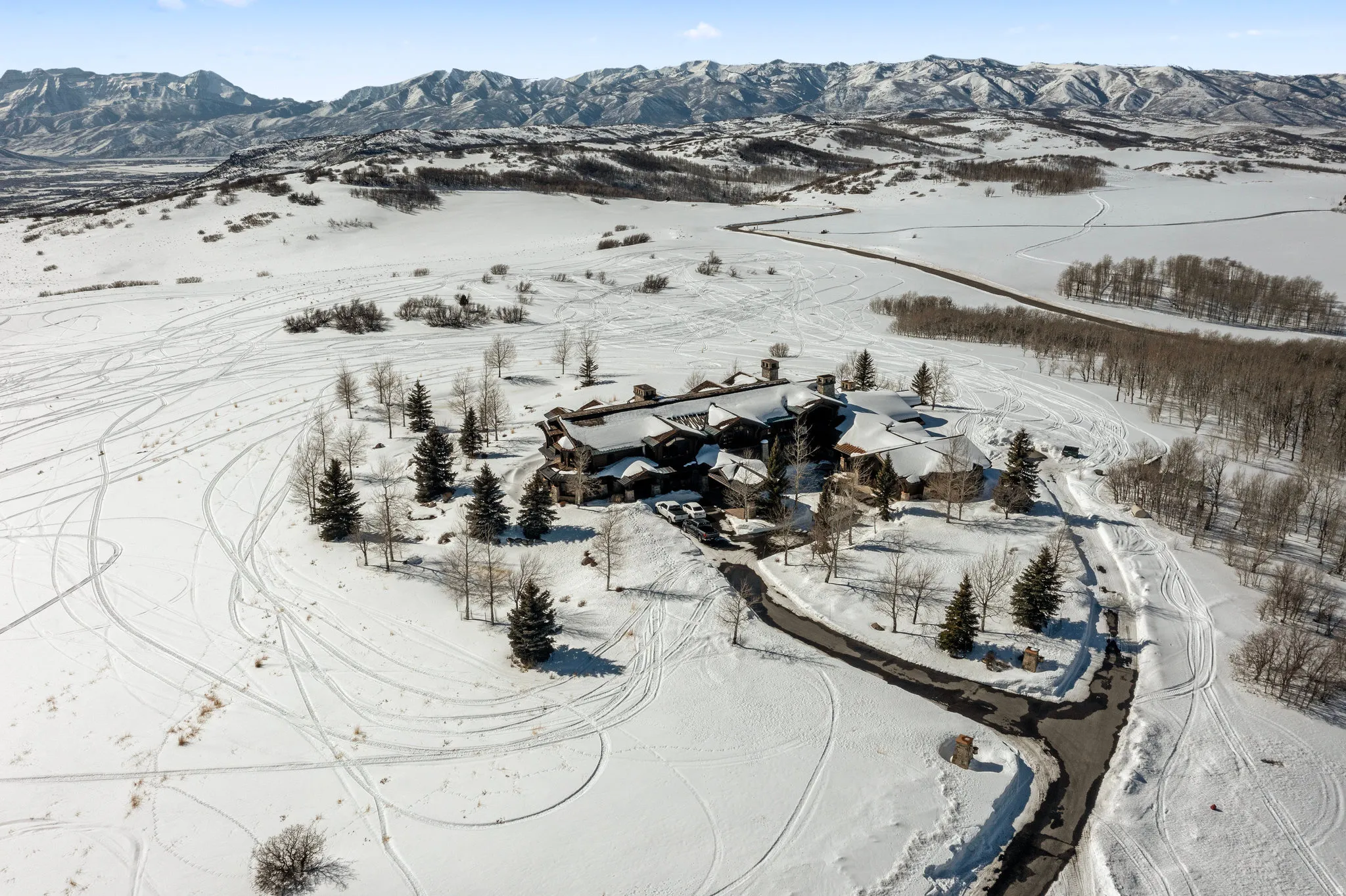 Snowy aerial view with a mountain view