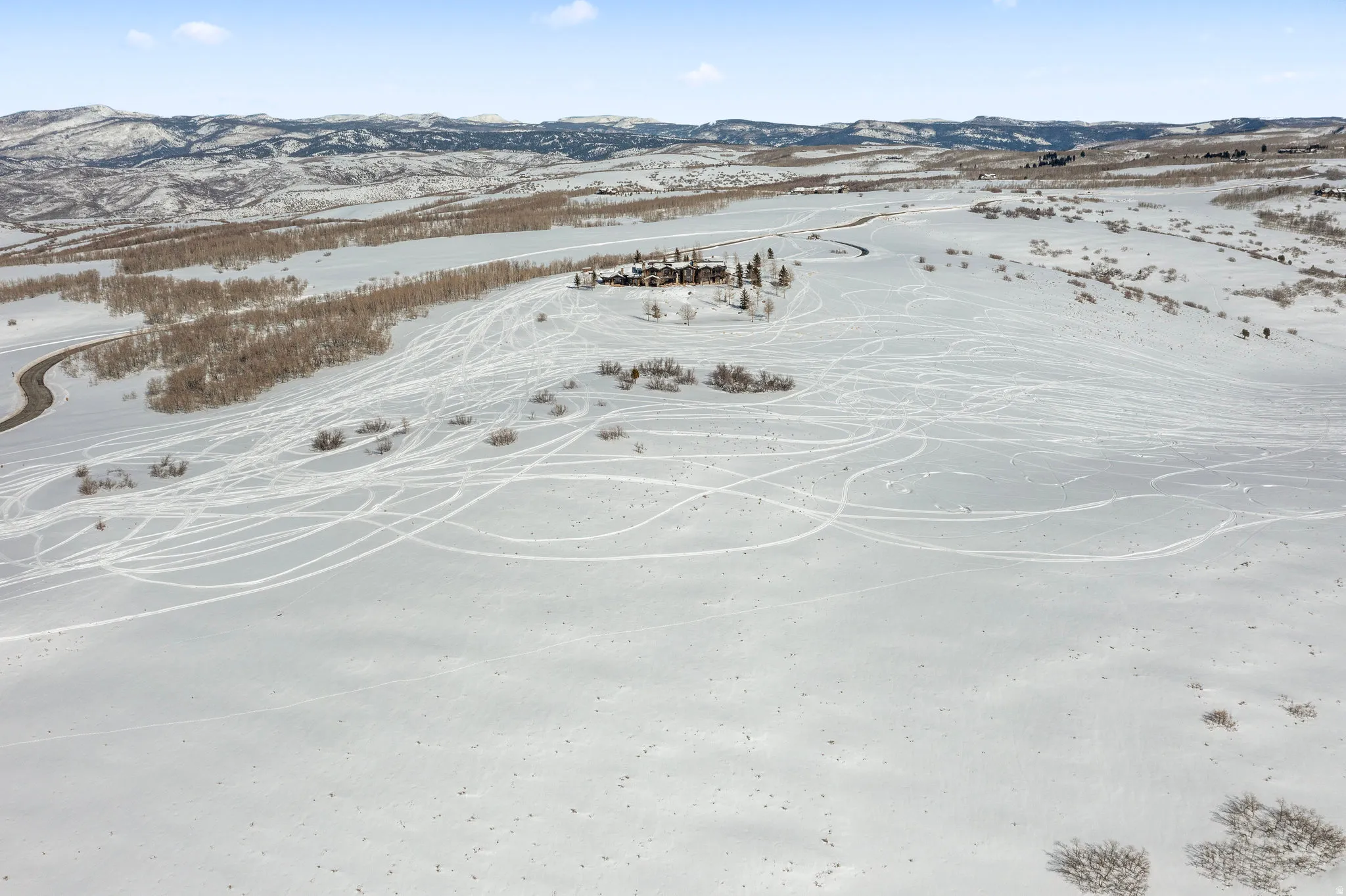 Snowy aerial view featuring a mountain view