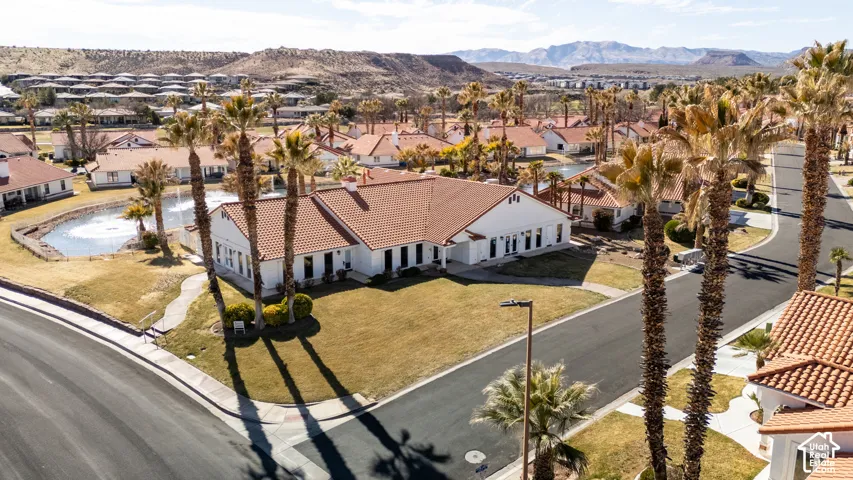 Bird's eye view featuring a residential view and a mountain view