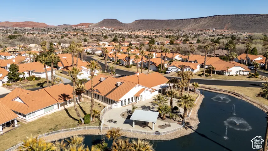 Bird's eye view featuring a residential view and a mountain view