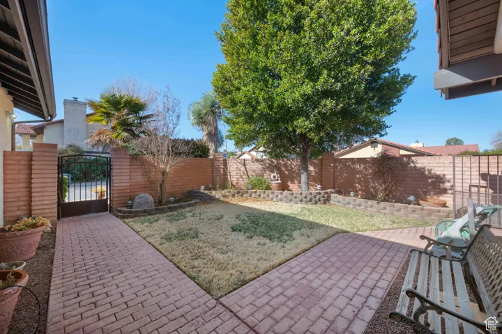 Private Front Yard