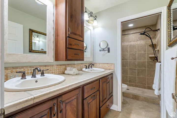 Primary En-Suite Bath