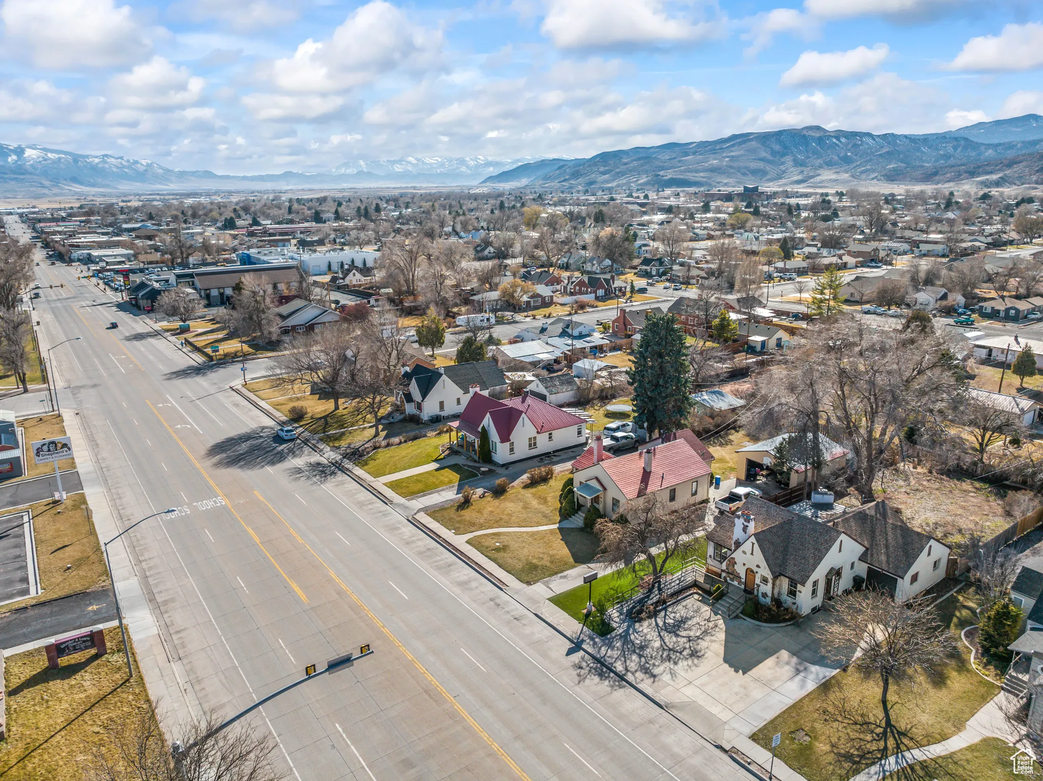 Bird's eye view featuring a mountain view and a residential view