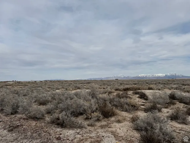 View of nature featuring a mountain view
