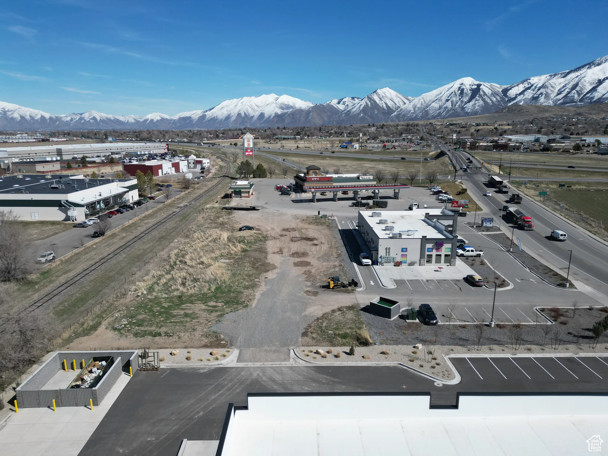 Birds eye view of property with a mountain view