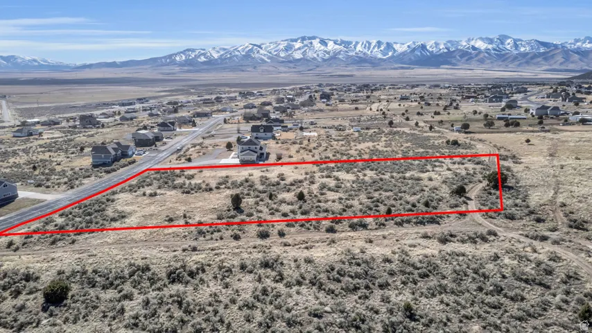 Bird's eye view featuring a mountain view and a desert view