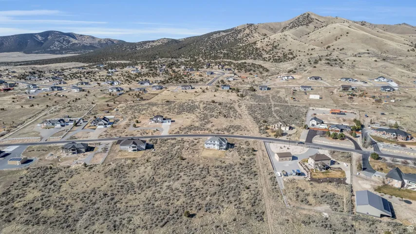 Bird's eye view with view of desert and a mountain view