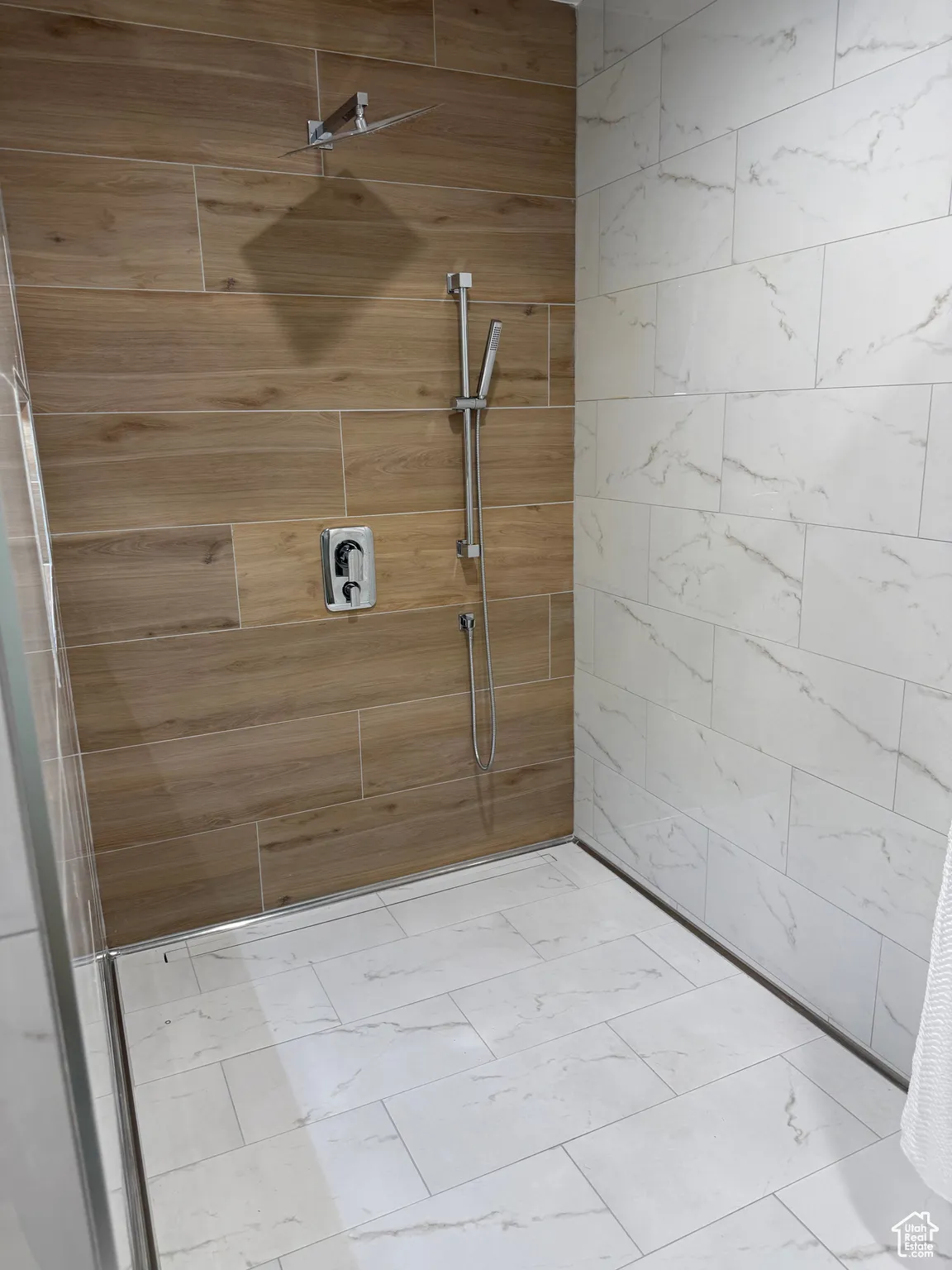 Full bath featuring tiled shower