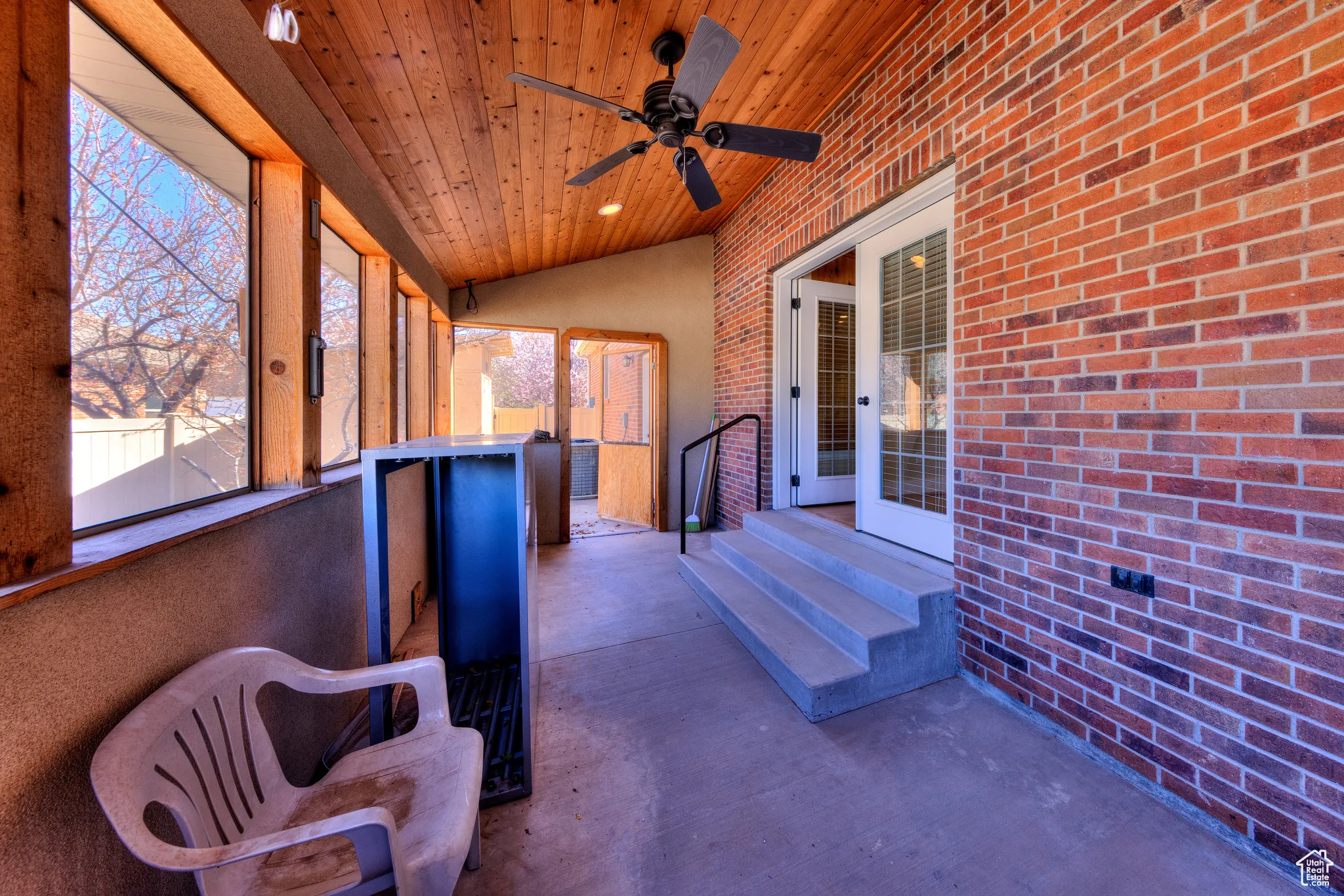 Sunroom featuring ceiling fan