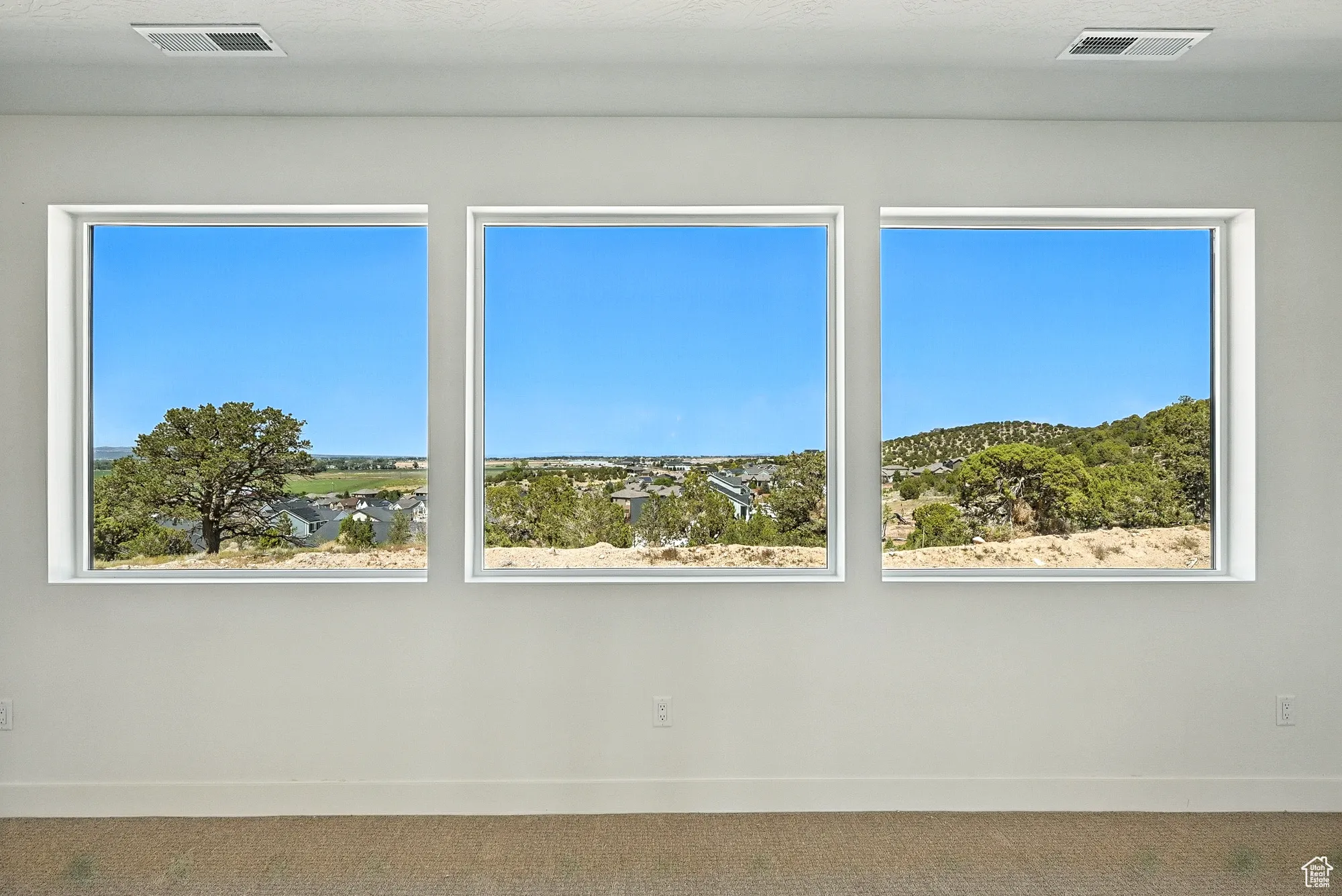 Unfurnished room featuring baseboards and carpet