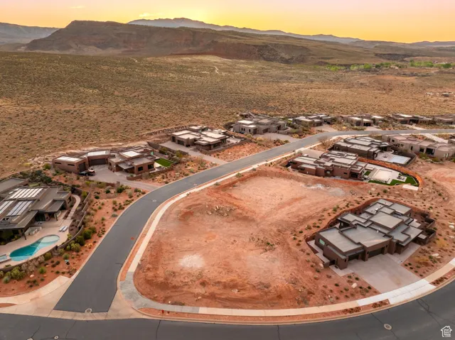 Aerial view with a mountain view