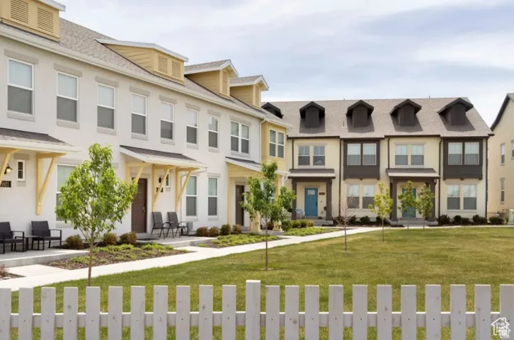 Multi unit property featuring a front lawn