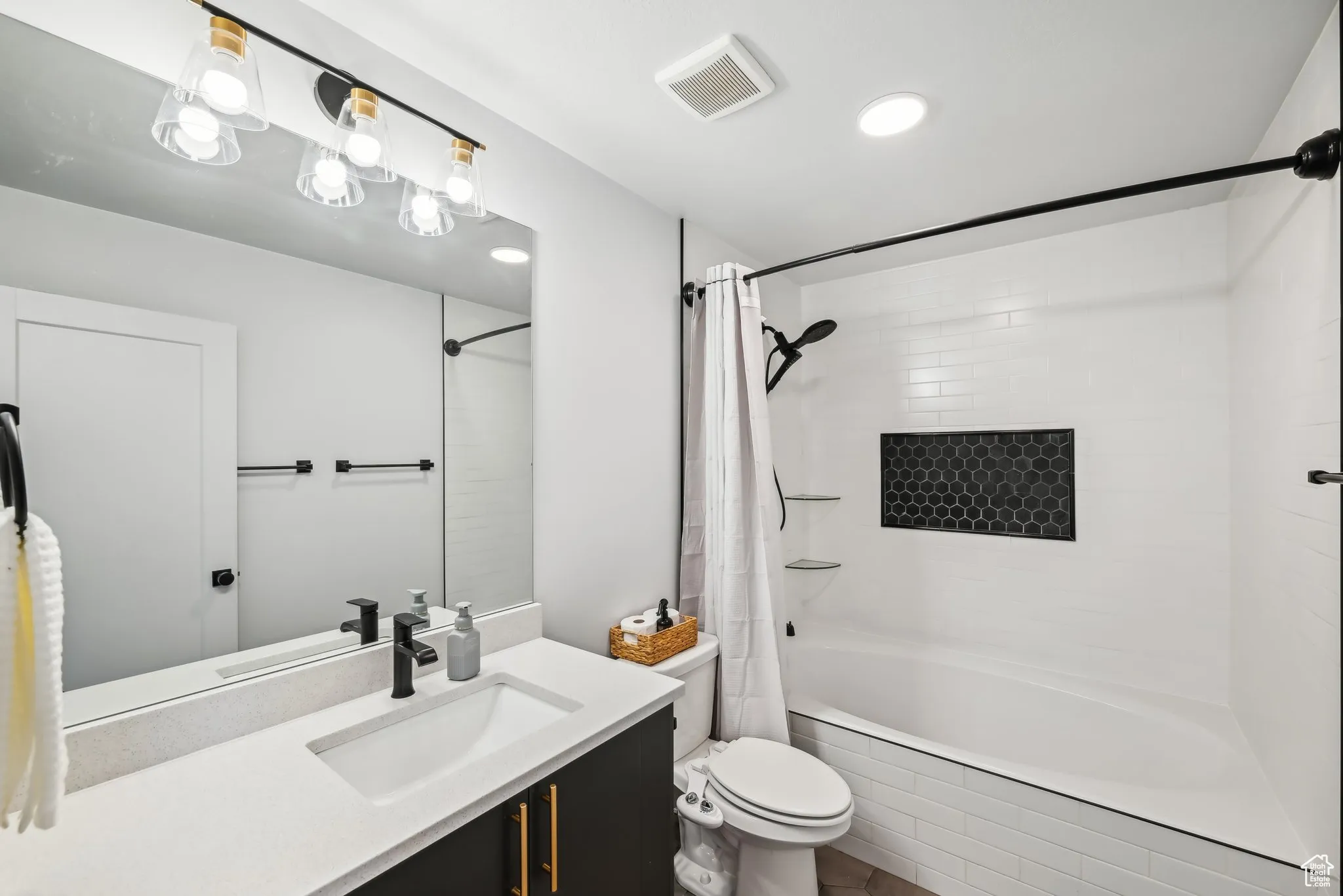 Full bath upstairs