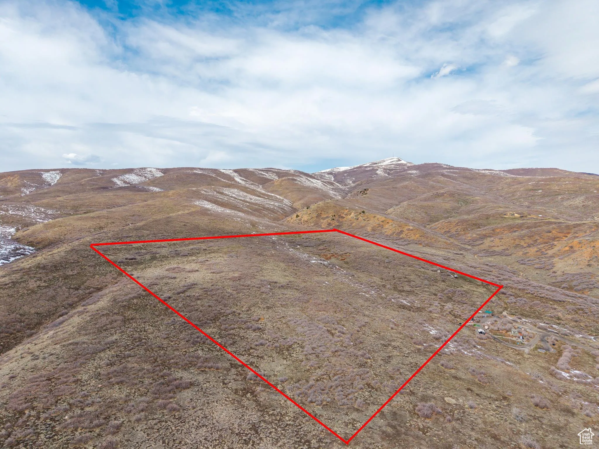 Birds eye view of property featuring a mountain view