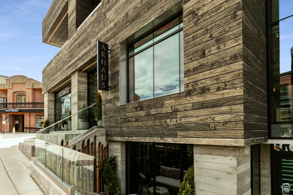 View of home's exterior