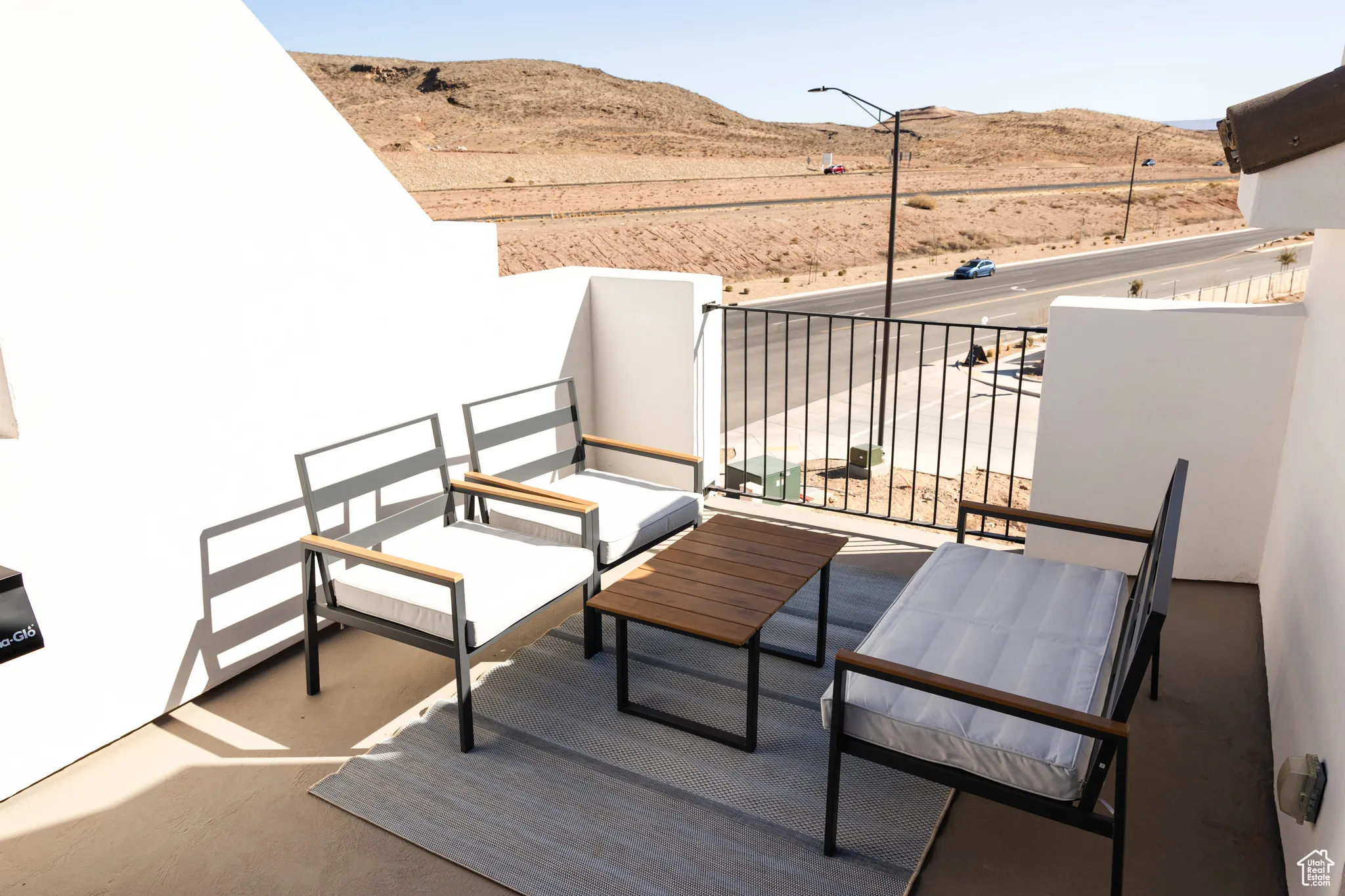 Balcony featuring a mountain view