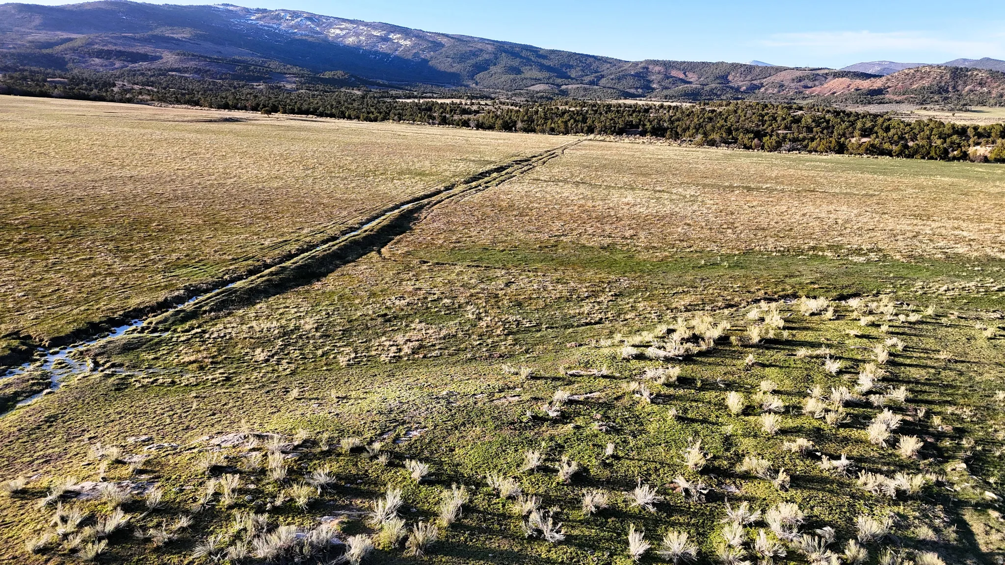 Aerial view of sparsely populated area with mountains