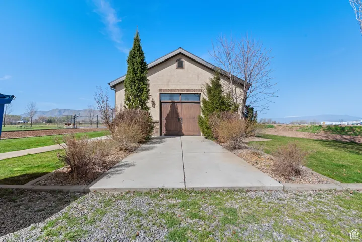 View of front of house with a front yard, stucco siding, and a mountain view