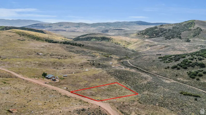 Drone / aerial view featuring a mountain view