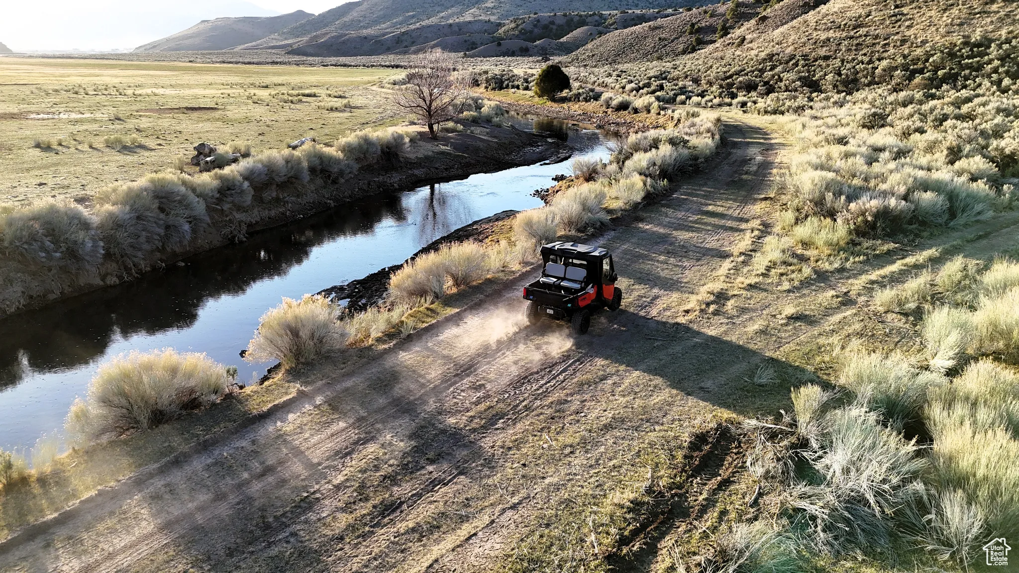 Bird's eye view with a mountain view