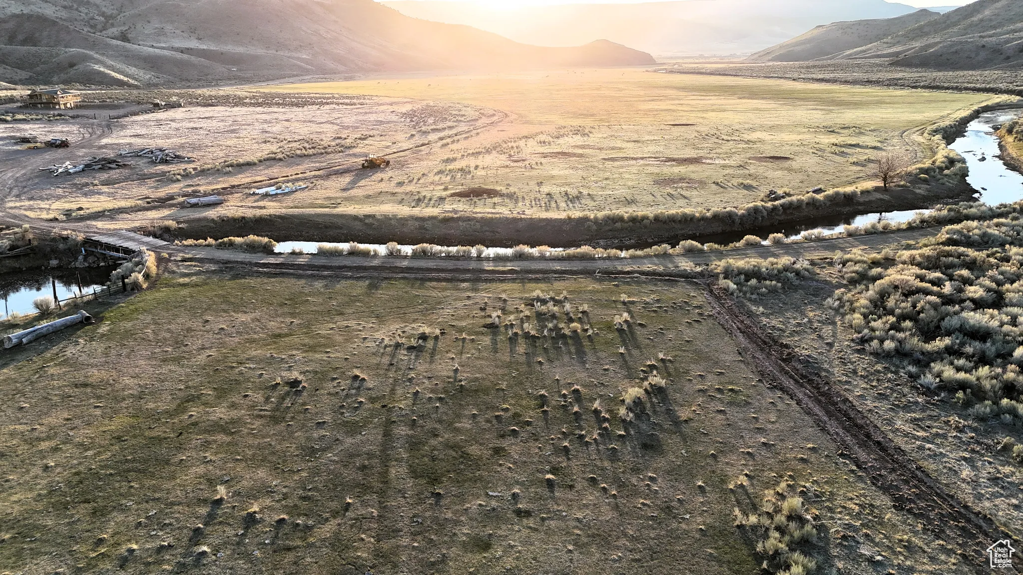 Drone / aerial view featuring a mountain view