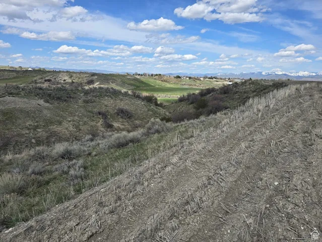 View of mountain feature